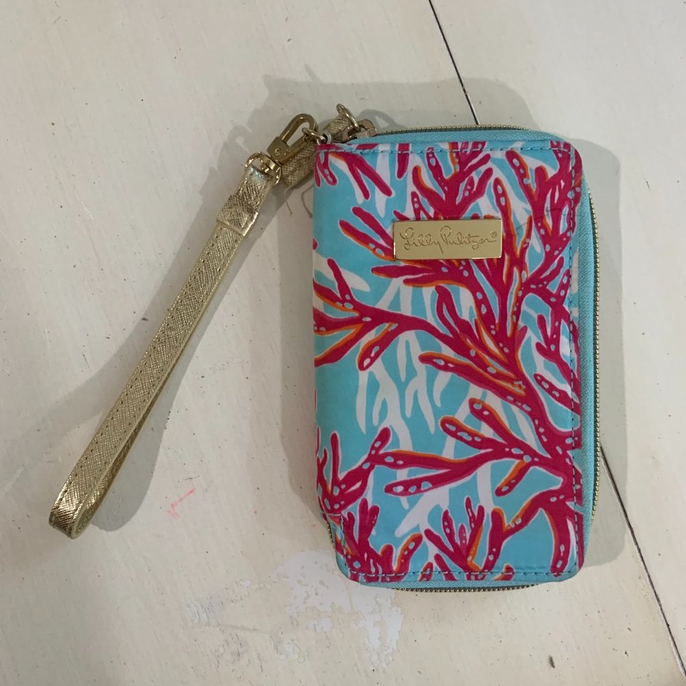 Coral-Print Tiki Palm Lilly Pulitzer Wristlet